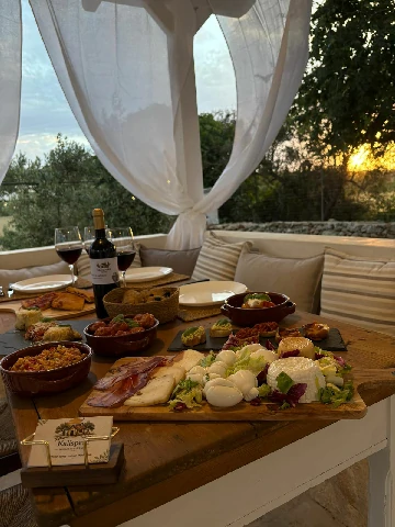 Aperitivo serale con tagliere salentino